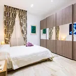 Large 3 Bedroom Apartment *