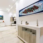 Apartment Large 3 Bedroom *