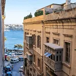 Large 3 Bedroom * La Valette