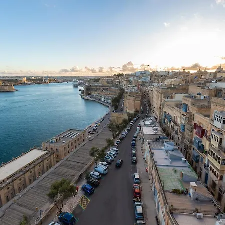 Large 3 Bedroom Appartement