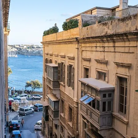 Large 3 Bedroom * Valletta