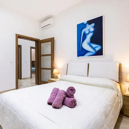 Large 3 Bedroom Apartamento Valeta