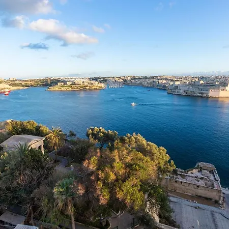 Large 3 Bedroom * La Valeta