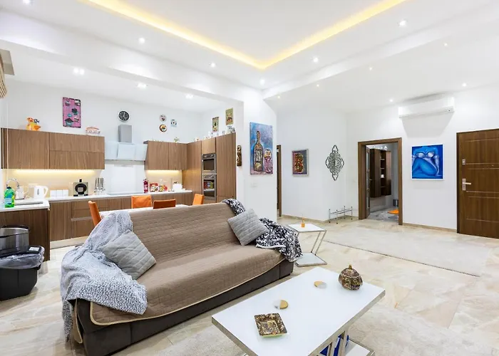 Large 3 Bedroom Appartamento *