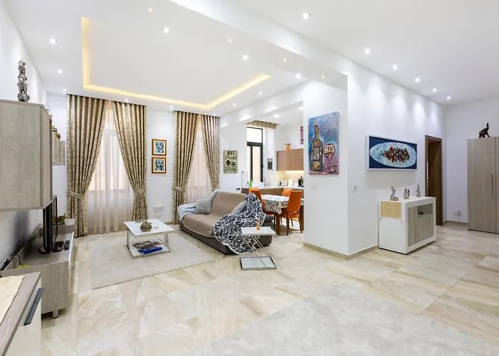 Large 3 Bedroom * Valeta