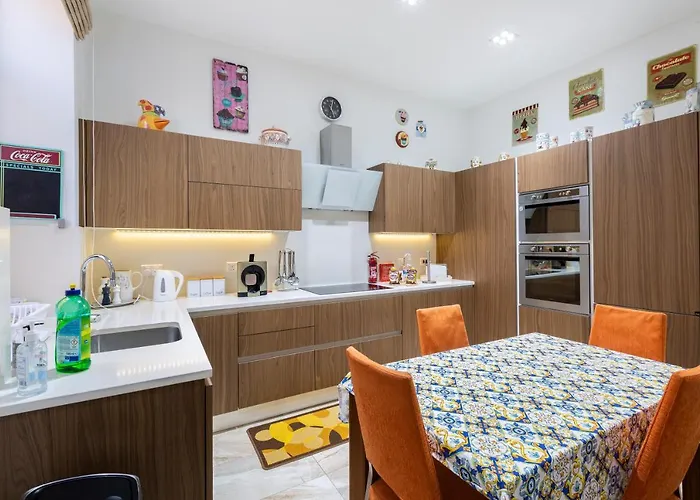 Large 3 Bedroom Apartamento