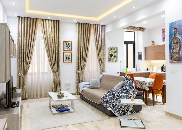 Large 3 Bedroom Apartamento Valeta