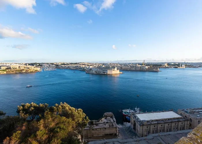 Large 3 Bedroom Apartamento