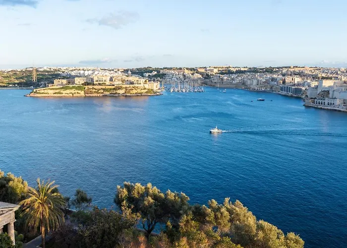 Large 3 Bedroom Apartamento