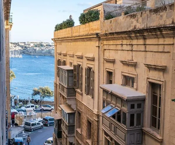 Large 3 Bedroom * La Valletta